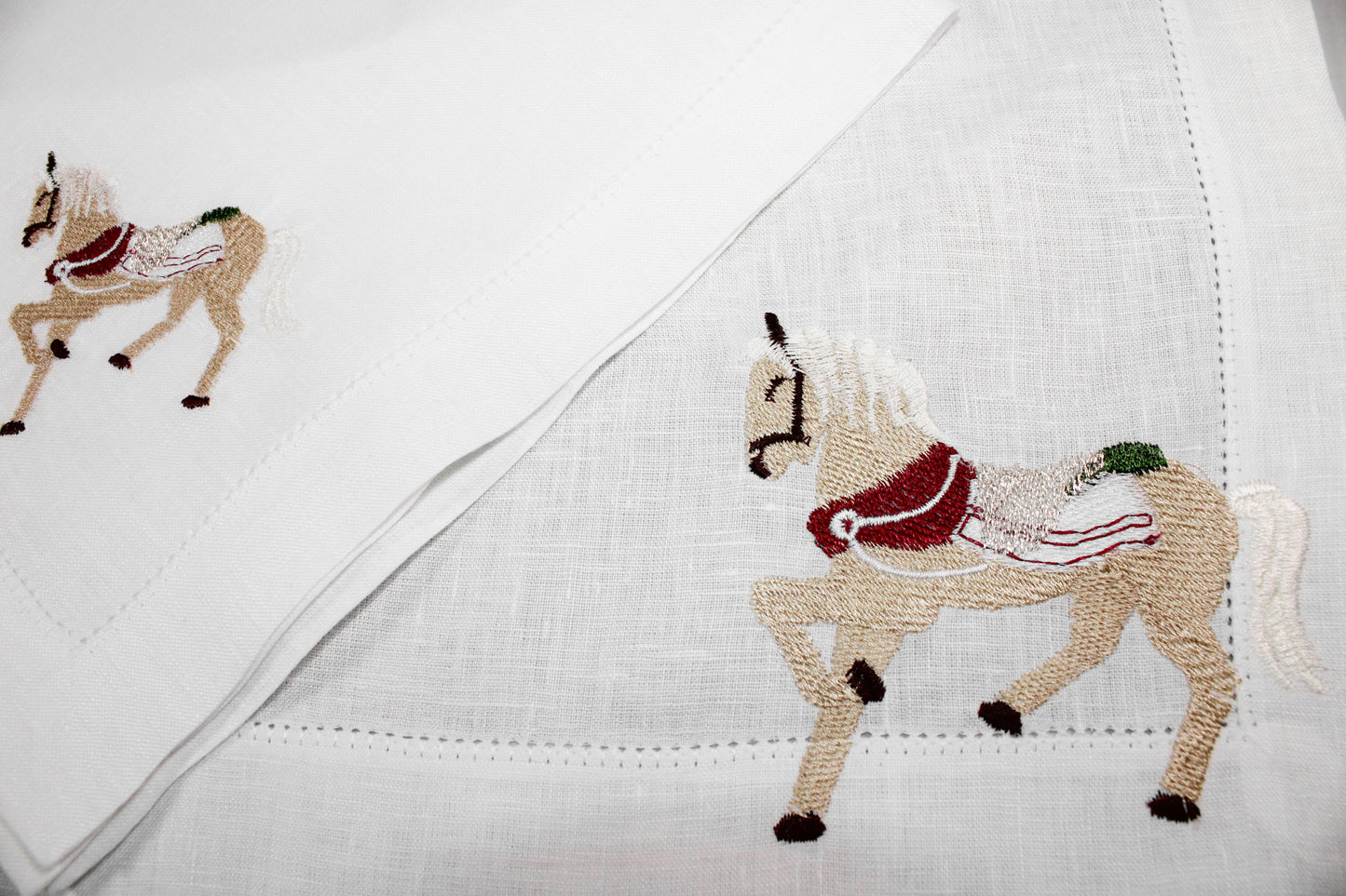 JGO DE 4 INDIVIDUALES Y 4 SERVILLETAS CABALLO C/ GUIRNALDA