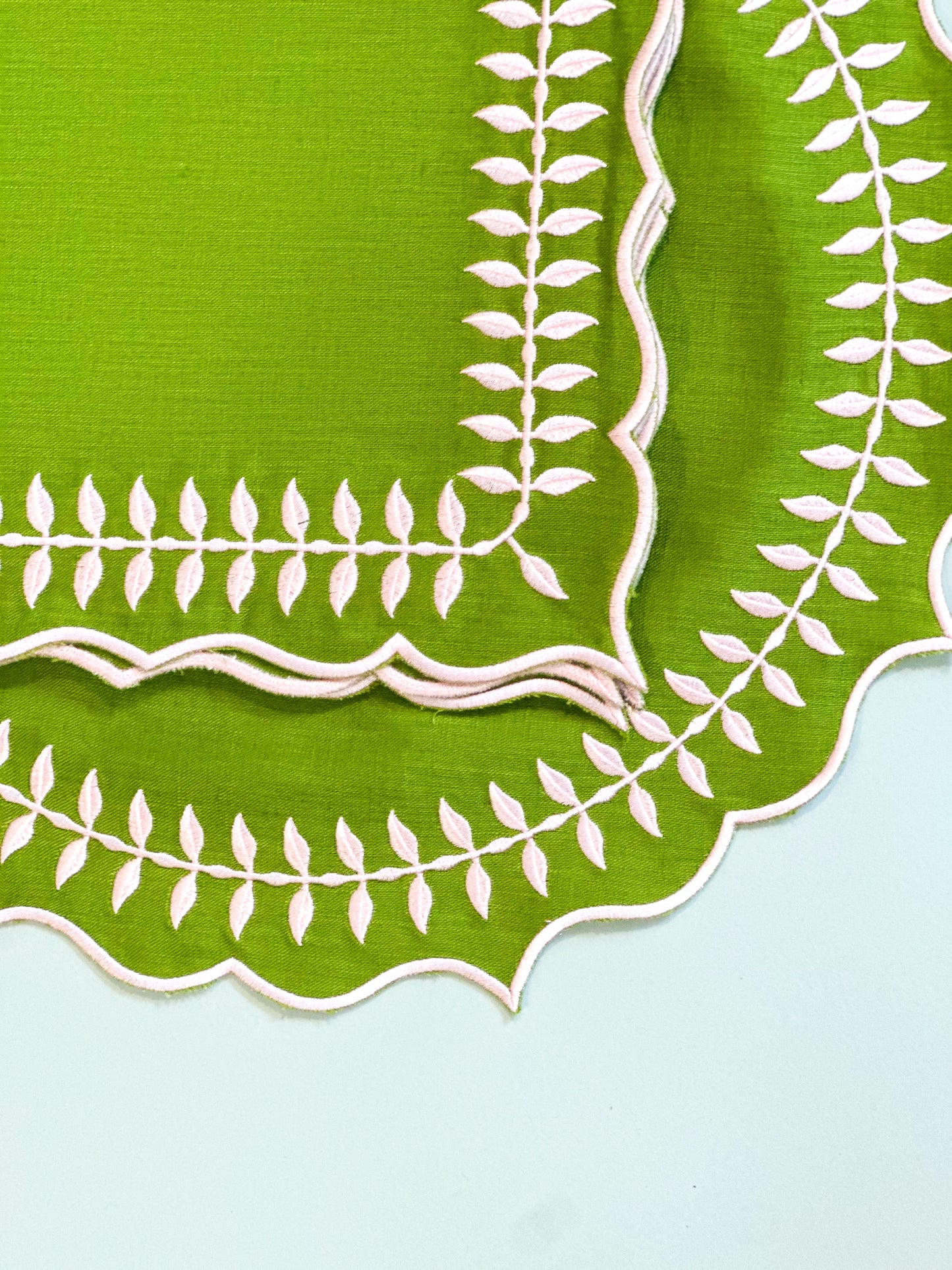 INDIVIDUALES REDONDOS CON BORDE ROSA