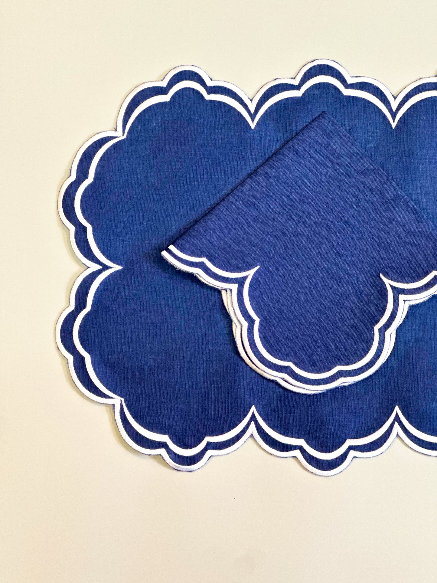 INDIVIDUALES AZULES BORDE BLANCO