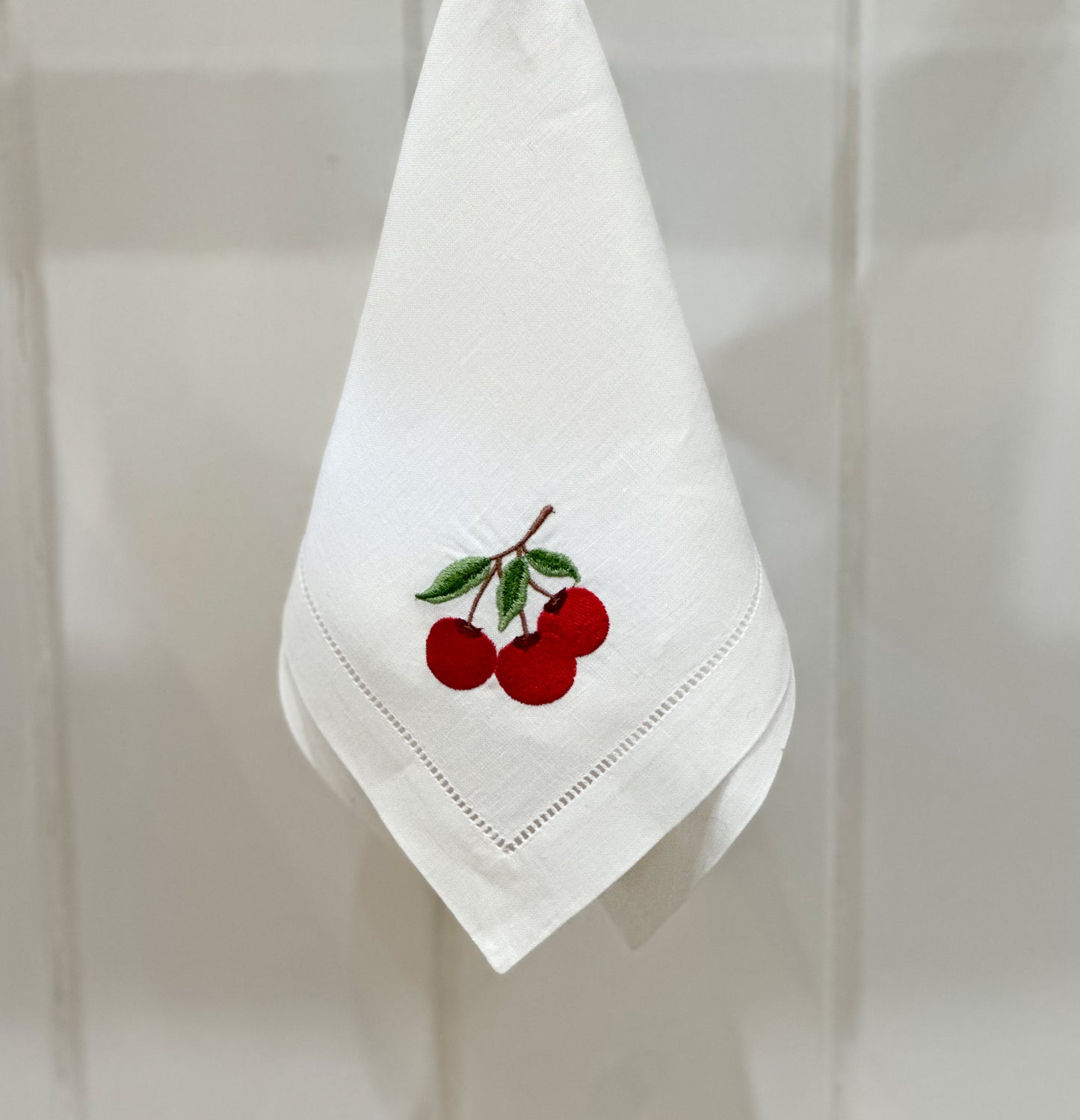 Servilleta de lino con bordado de cereza