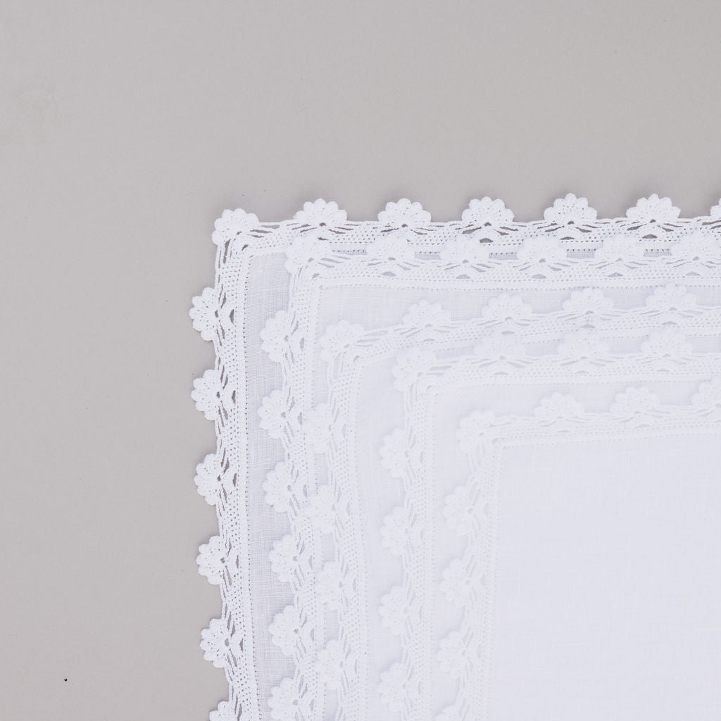 Juego de 5 charoleros punta crochet.