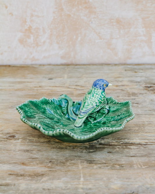 Plato de cerámica de hoja con pájaro
