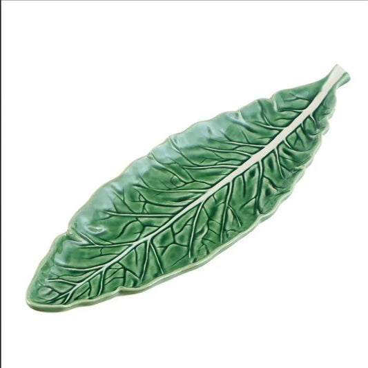 Plato de cerámica en forma de hoja de col