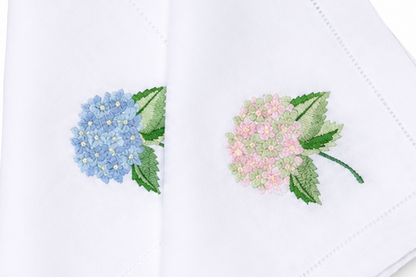 Juego de 4 servilletas con bordado de hortensia azul