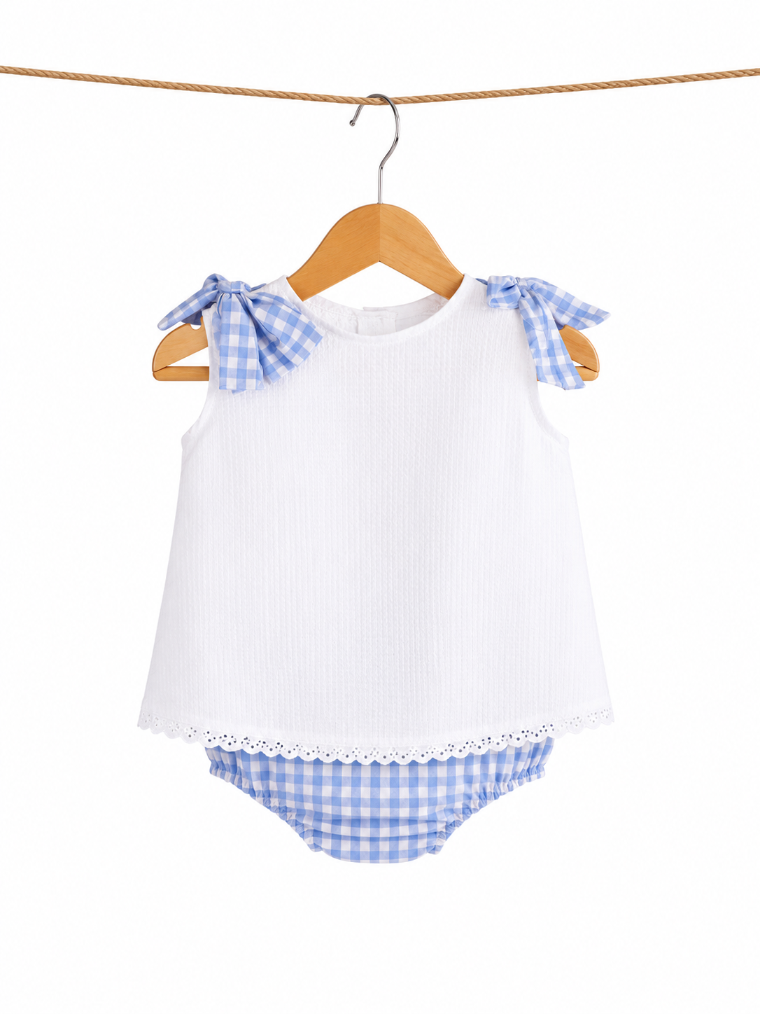 Vestido de niña de pique blanco, con moño y pañal de cuadros l Azul y blanco