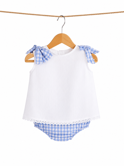 Vestido de niña de pique blanco, con moño y pañal de cuadros l Azul y blanco