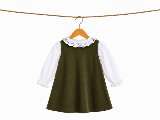 Vestido de pana con blusa blanca l Color Verde