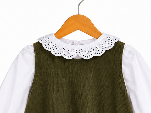 Vestido de pana con blusa blanca l Color Verde