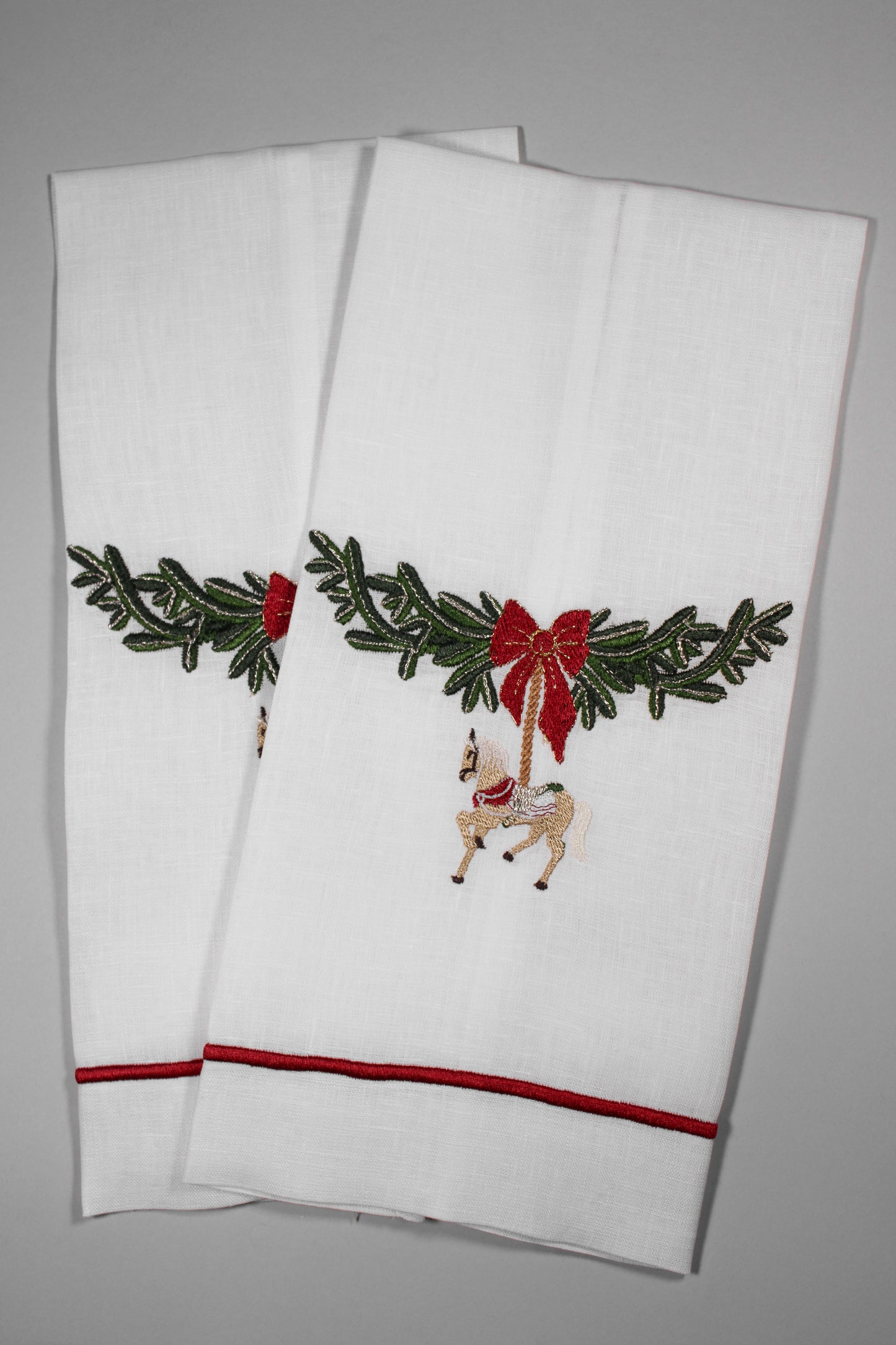 JGO DE 2 TOALLAS DECORATIVAS  CABALLO C/ GUIRNALDA