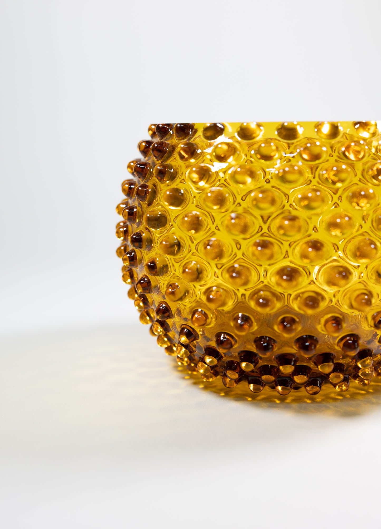 Bowl grande con relieve de bolitas l Ambar