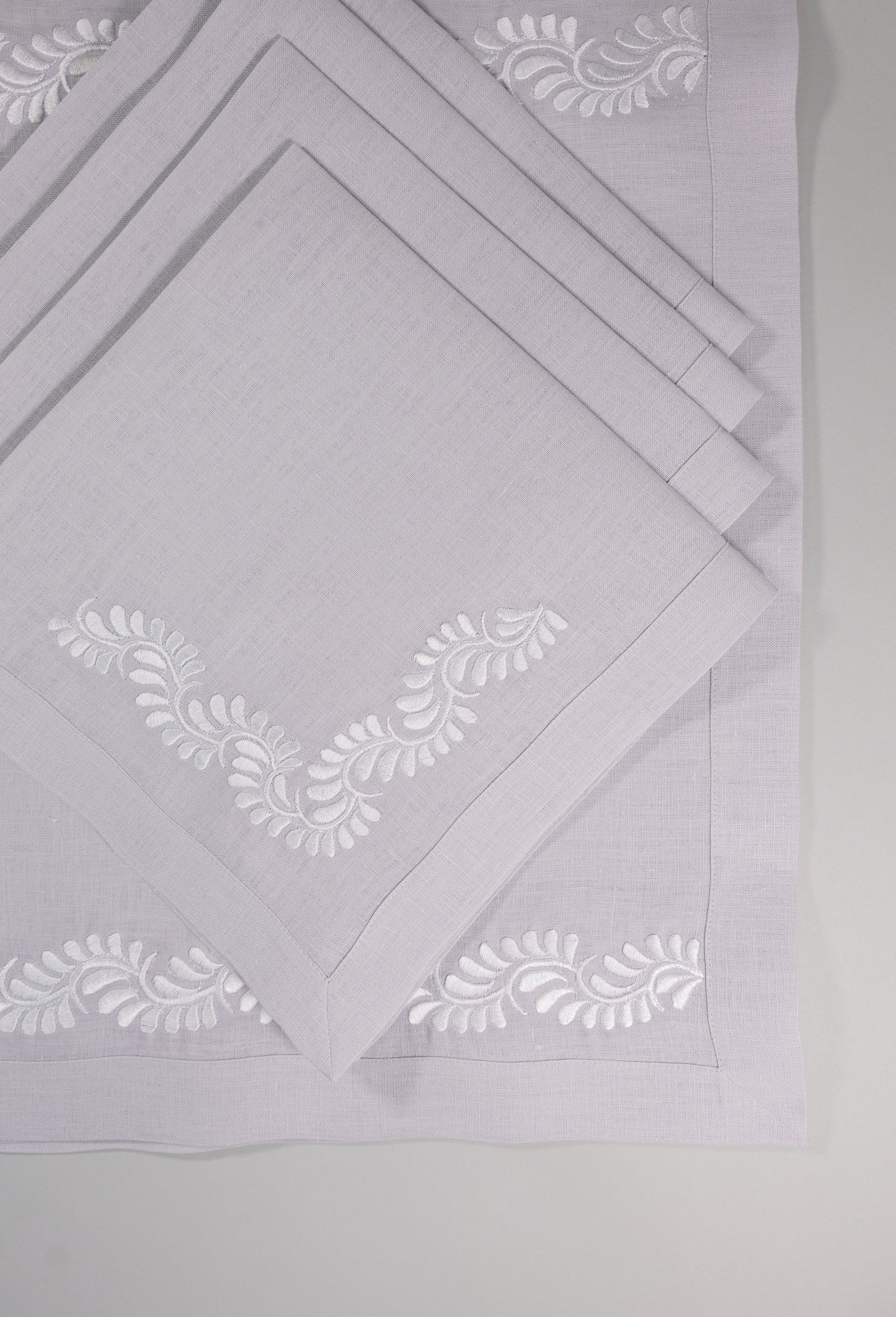 Juego de Individuales bordado talavera Gris