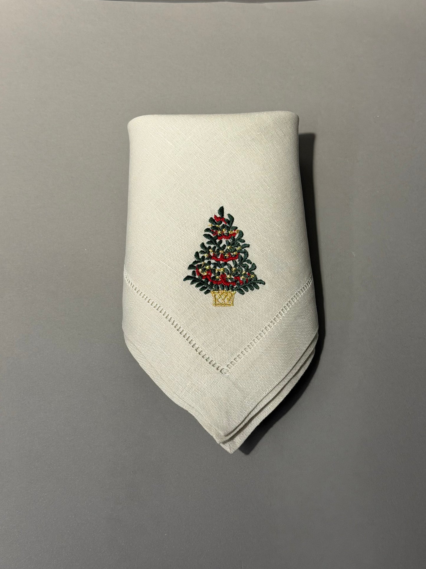 JGO 4 SERVILLETAS BORDADAS 50X50 PINO ARABE COLORES.