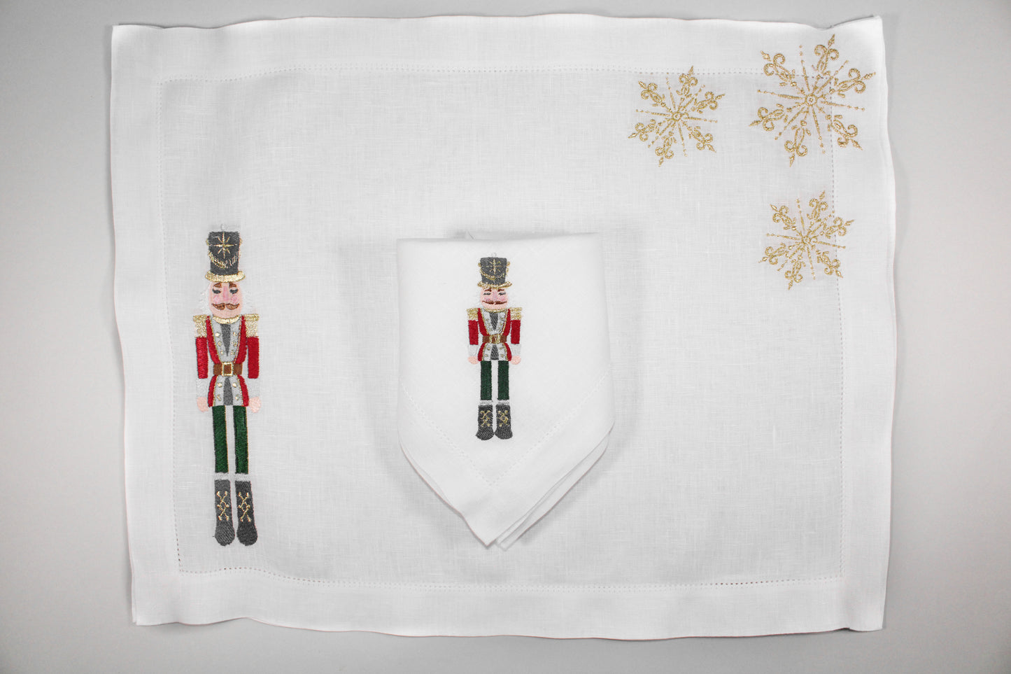 JGO DE 4 INDIVIDUALES Y 4 SERVILLETAS CASCANUECES SOMBRERO Eu.