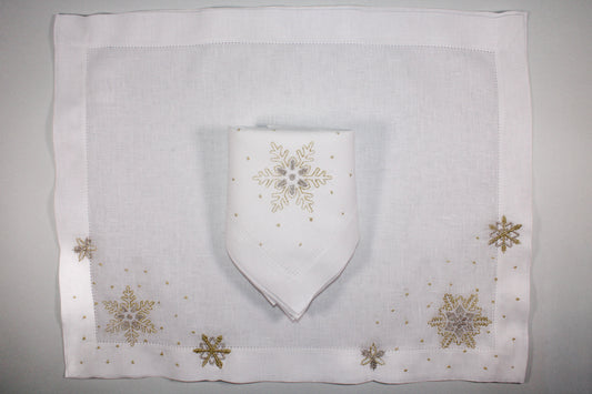 JGO DE 4 INDIVIDUALES Y 4 SERVILLETAS PREMIUM COPOS DE NIEVE PLATEADOS.