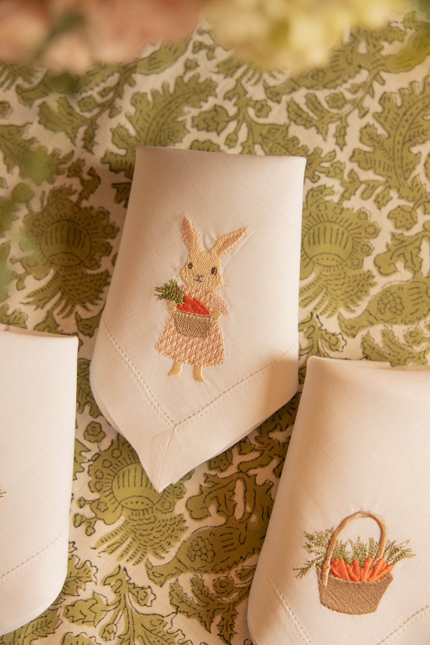 Juego de 4 servilletas con bordado de Pascua