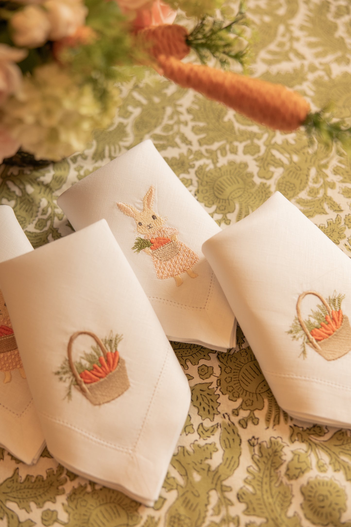 Juego de 4 servilletas con bordado de Pascua