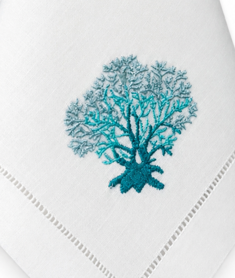 Servilleta de lino con bordado coral